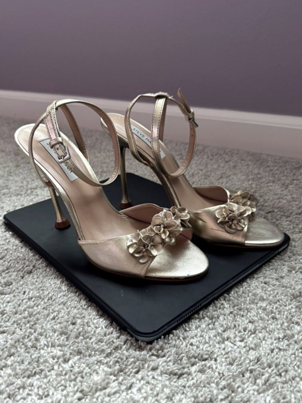 Steve Madden Gold Leather Floral Stiletto Sandals Size 8.5